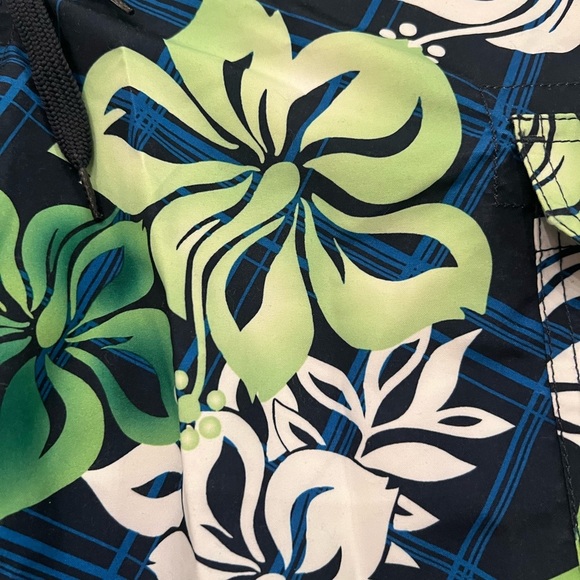 HANG TEN BOYS FLORAL SWIM TRUNKS/SHORTS SIZE MEDIUM. BLUE/WHITE/GREEN. - Picture 10 of 11